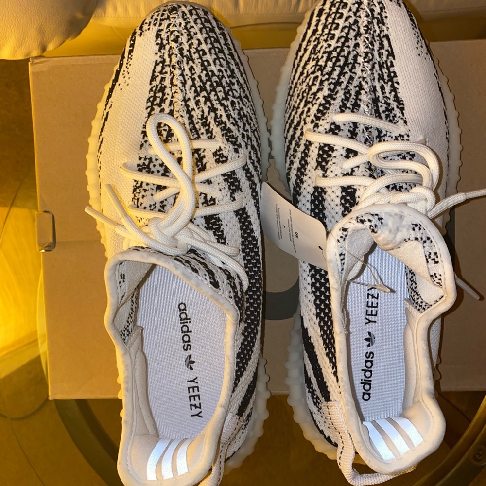 🔥Adidas “YEEZY BOOST 350 V2”🔥 - Picture 4 of 10